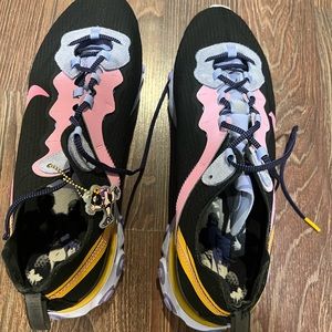 Men’s Nike shoe